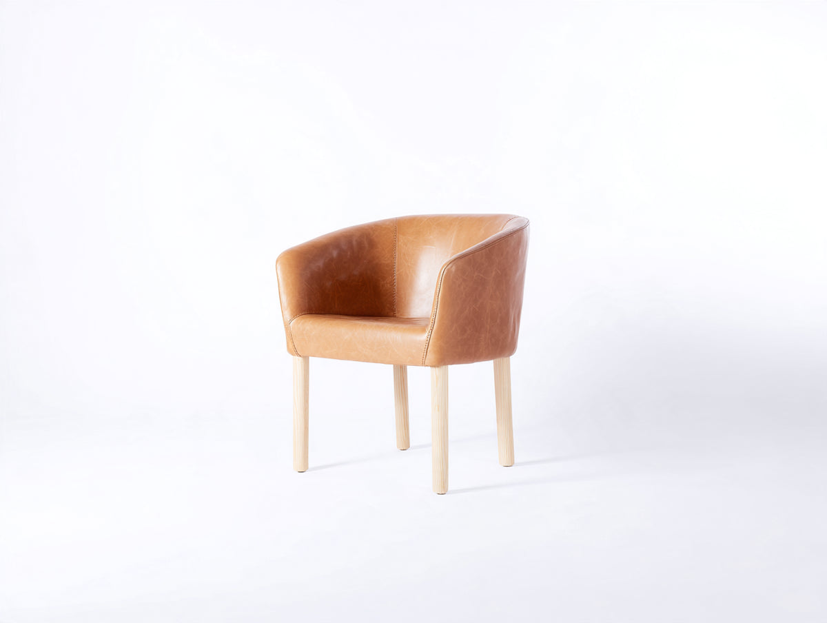 Silla de comedor tapizada 58x60x82 cm - marrón claro y natural - respaldo envolvente con patas de madera